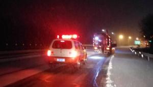 河南迎來(lái)2018年第一場(chǎng)雪 高遠(yuǎn)日常養(yǎng)護(hù)項(xiàng)目部開啟除雪模式戰(zhàn)冰雪